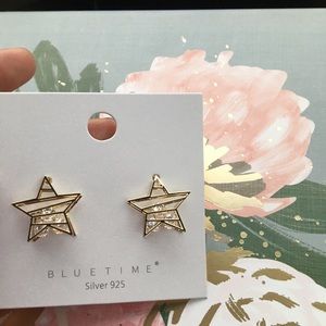 Beautiful Gold Star Earrings